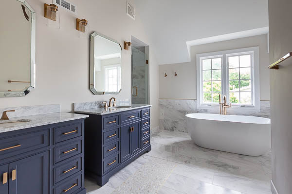 Kitchen + Master and En Suite Bath Remodel in Clarendon Hills, Illinois