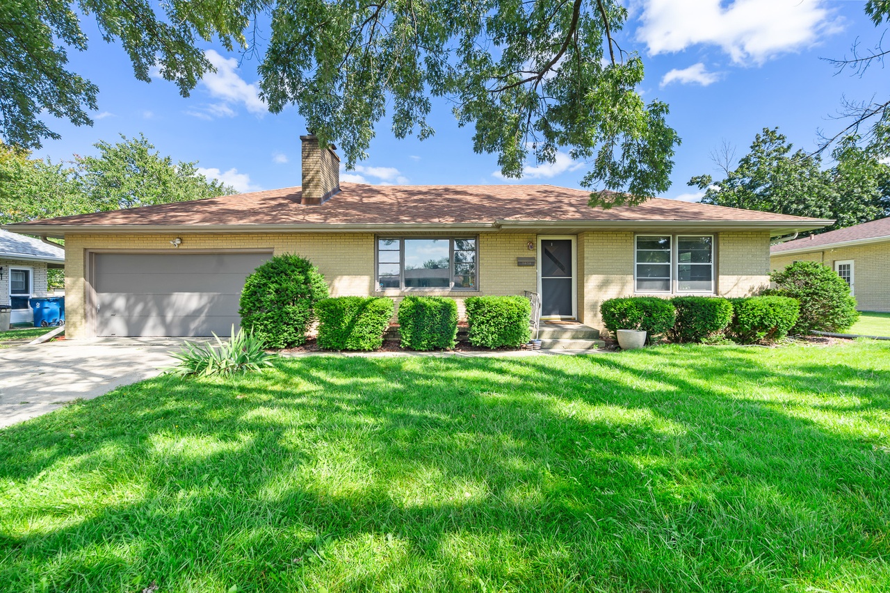 1616 Barthelone ave, crest hill Illinois, Brent Hyland real estate agent